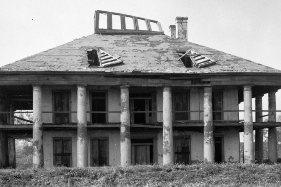 Seven Oaks in ruin in the 1960s.