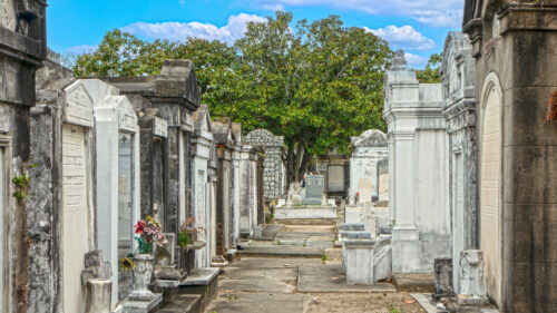 Row of gravesites in St. Louis Cemetery No. 3