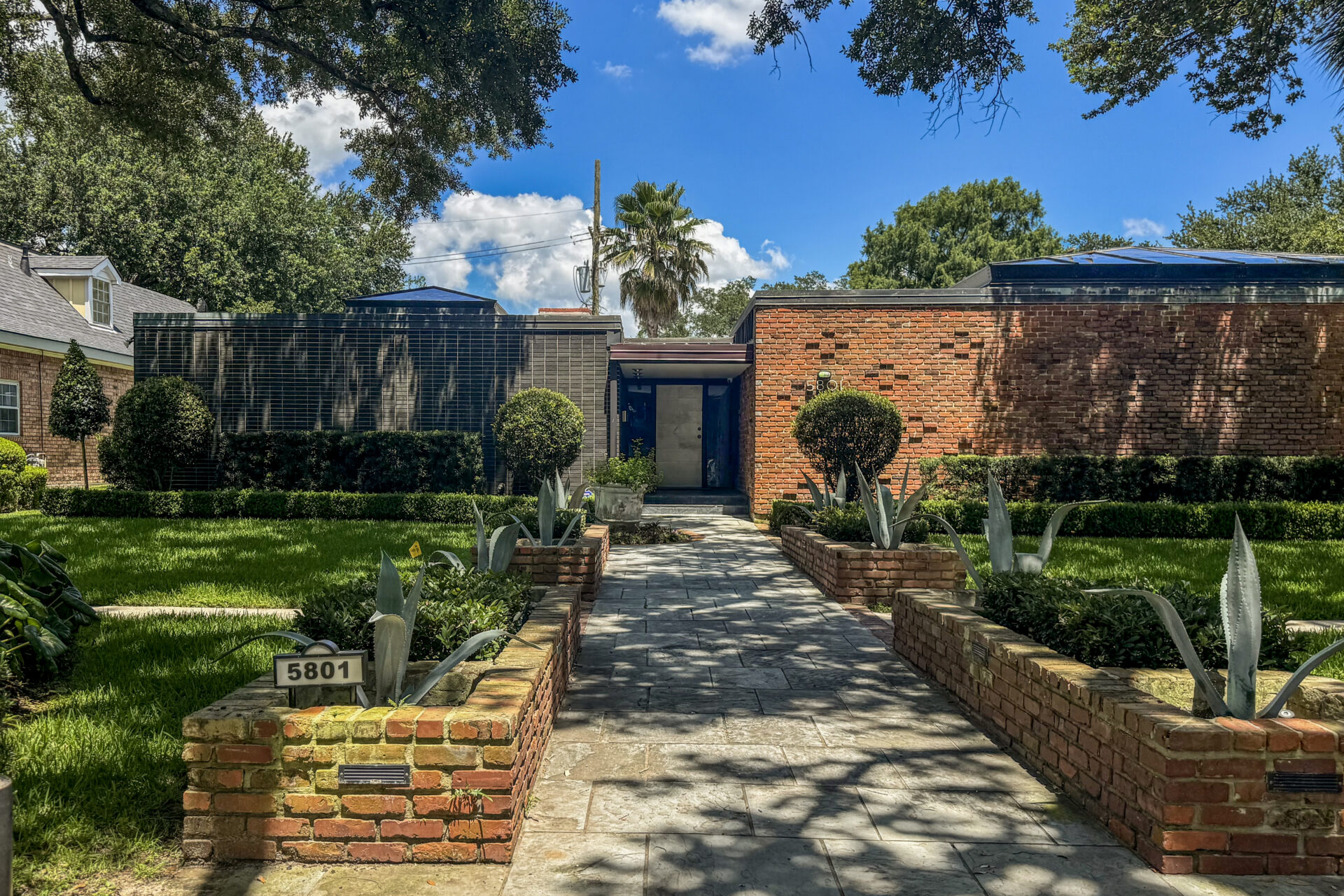 Home of Drayton & Leslie Holley 5802 Bellaire Drive featured on MidMod Home Tour